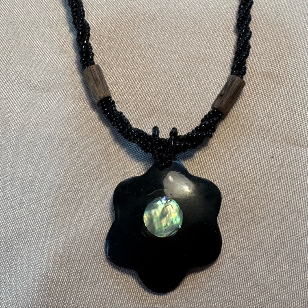 NWOT Tribal, ethnic black seed bead, Black flower abalone Pendant Necklace boho